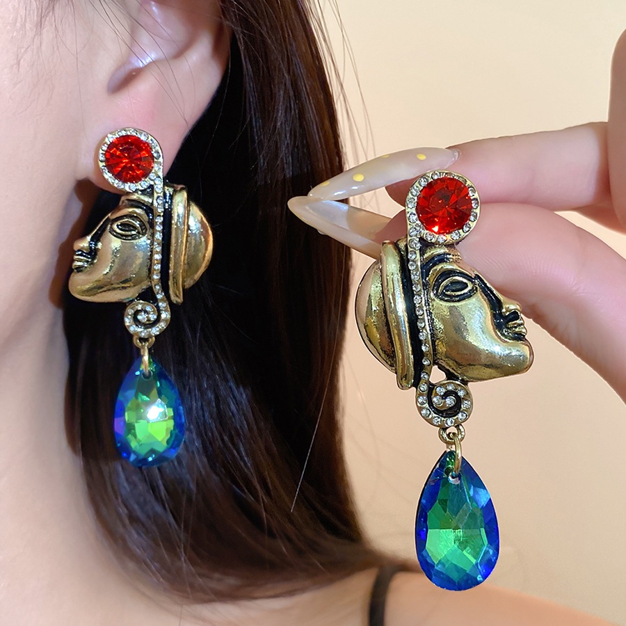 Y2K Ethnic Fashion - Orecchini Pendenti Vintage con Scultura Tribale,