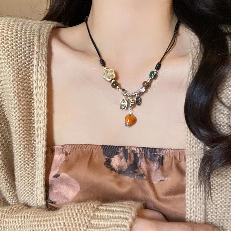 Collane con fiori di camelia a - Ethnic Fashion Girls recensione e prezzo